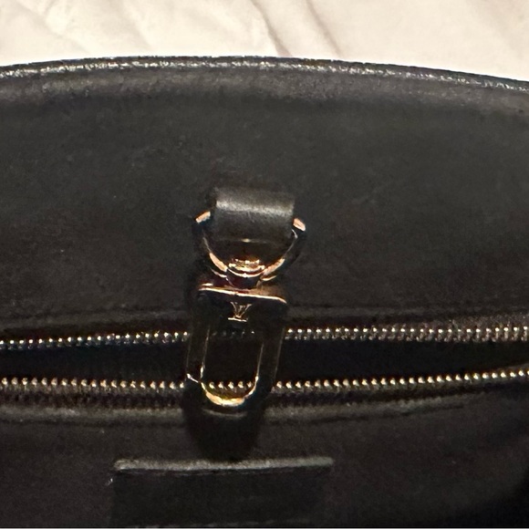 Authentic Louis Vuitton Monogram Empreinte onyx bag.  Gently used for one month🩷 - Picture 7 of 16